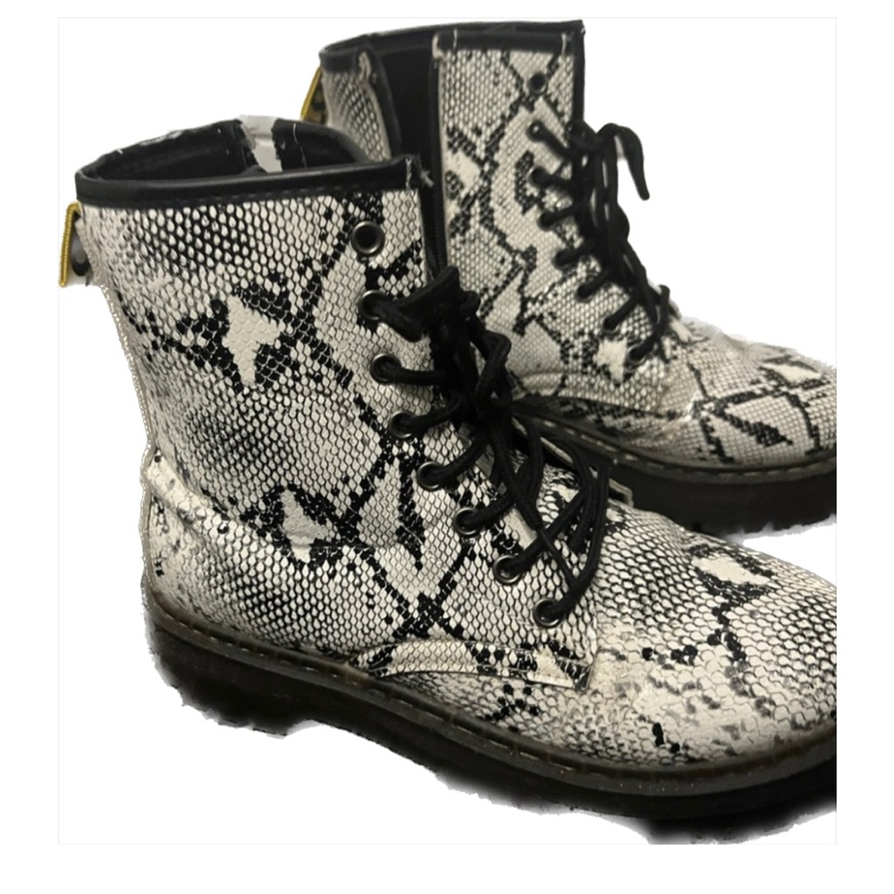 Snake boots